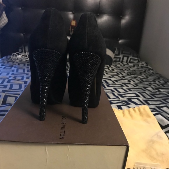 Louis Vuitton - Picture 2 of 3